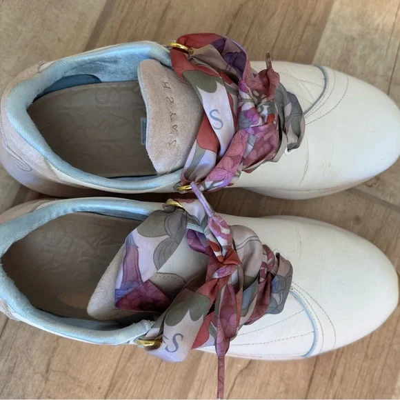 Women's White Leather Sneakers with Floral Ribbon Laces - Picture 4 of 6